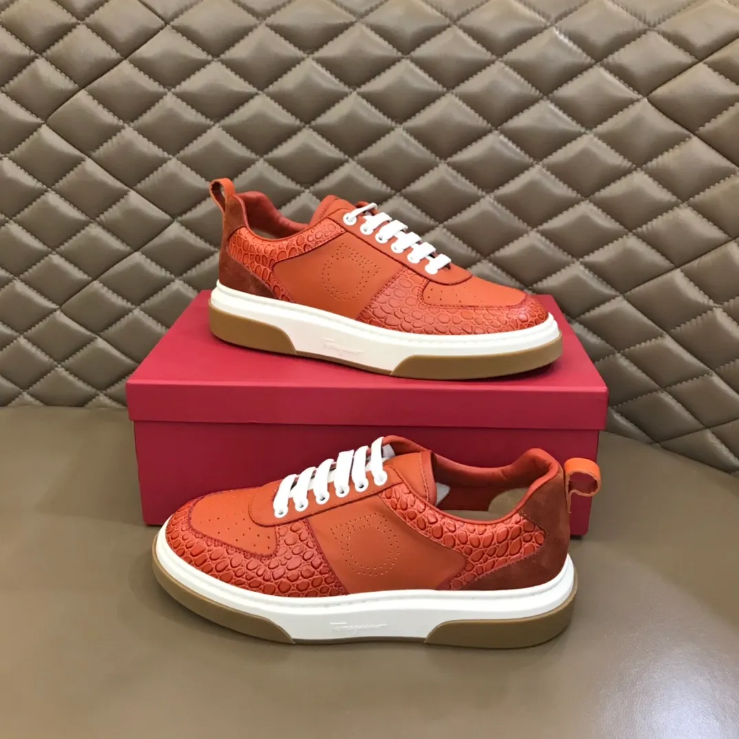 p420 "Salvatore Ferraga**" men's low-cut fashion sneakers. This casual shoe has a novel structure and is made of soft calfskin. The contrasting color elements on the upper highlight the bold and avant-garde atmosphere. The first-layer cowhide lining is high-end and comfortable. Energetic and fresh, these shoes can be worn with casual looks or add a touch of street style to elegant trousers.  Size: 38-44